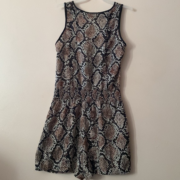 Romper size L - Picture 2 of 5